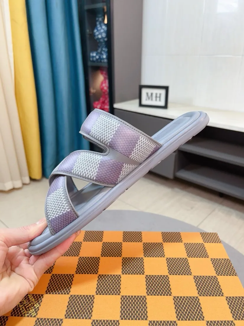 Men's shoes 💰380🌹🌹 (lv-Louis Vuitton) New men's slippers, high-end boutique, exquisite embossed logo decoration on the upper, fine workmanship, super soft soles, casual, loose and comfortable, a must-have in summer! \nsize：38-44